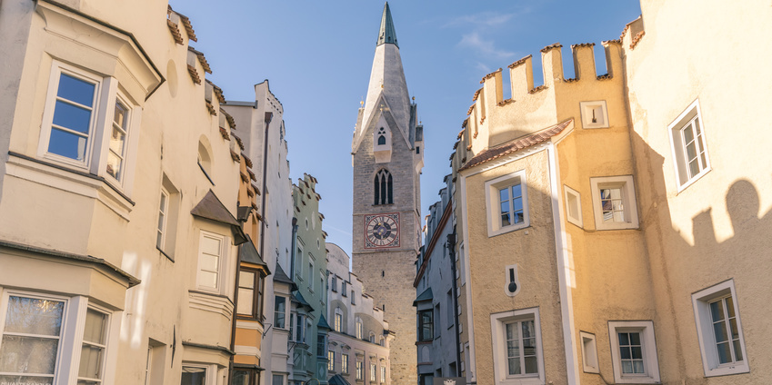 Stadtansicht Brixen - auch in Brixen beraten wir Mandanten bei Fragen zum Thema Stiftung gründen in Liechtenstein